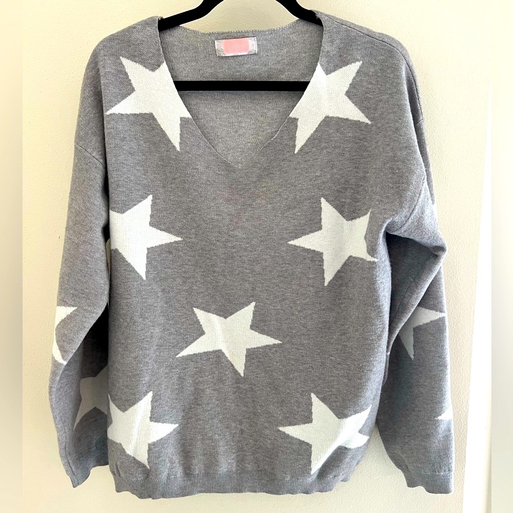 Women’s Oversized Grey and White Star Sweater. Size S